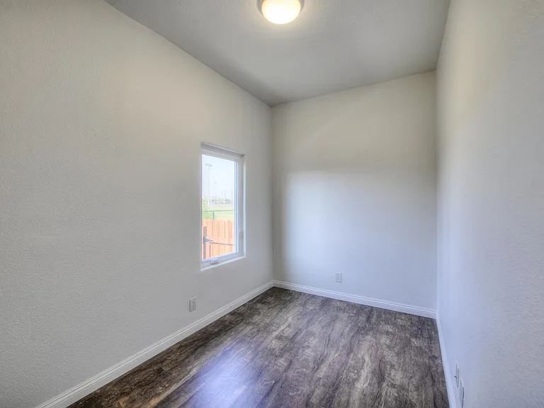 1827 Gardenia Ave #A — Photo 7