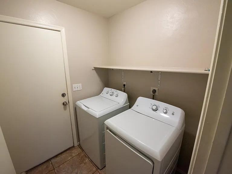 833 E Ross Ave — Photo 24