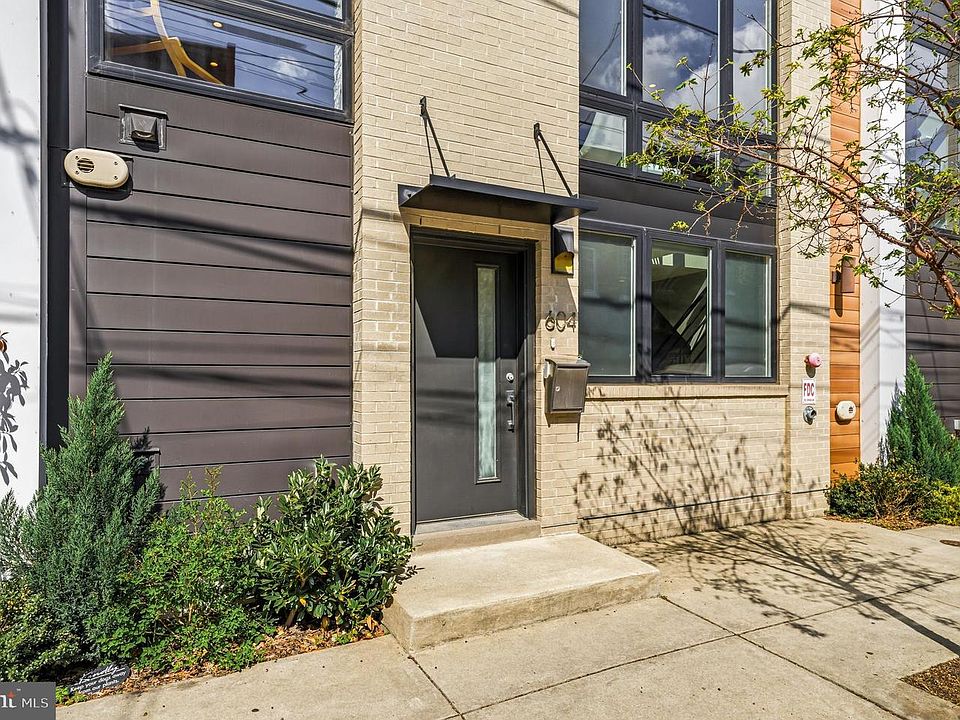 1st image of 604 N 4th St