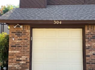 304 Town Park Rd, Norman, OK 73072