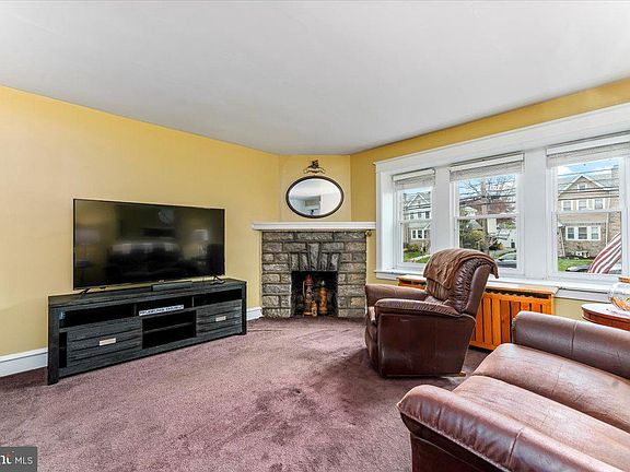 5th image of 4368 Woodland Ave