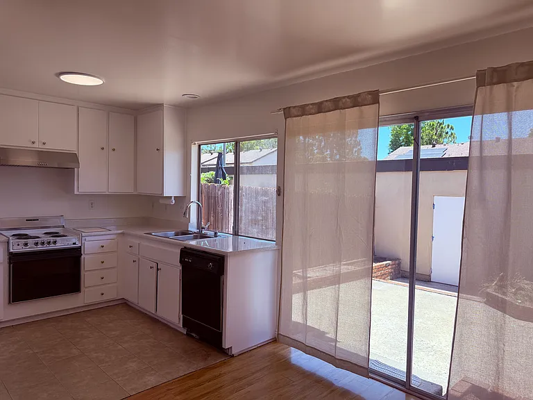 7061 Fulton Way — Photo 3