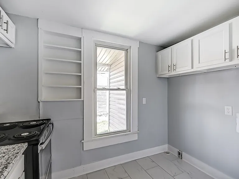 1257 Leonhard St — Photo 15
