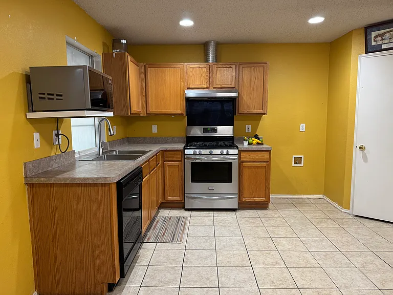 824 Mulder Dr — Photo 10