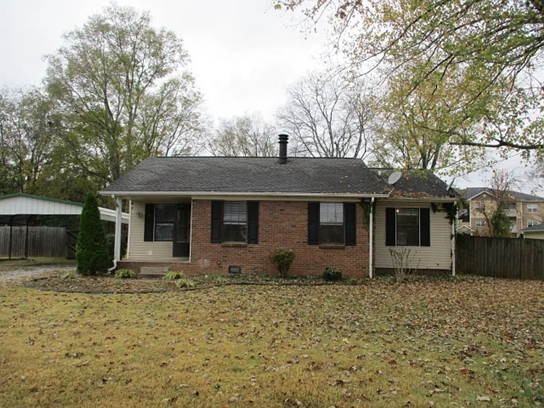 2104 Split Rail Rd — Photo 1