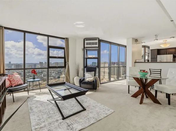 930 Kaheka St APT 3205, Honolulu, HI 96814