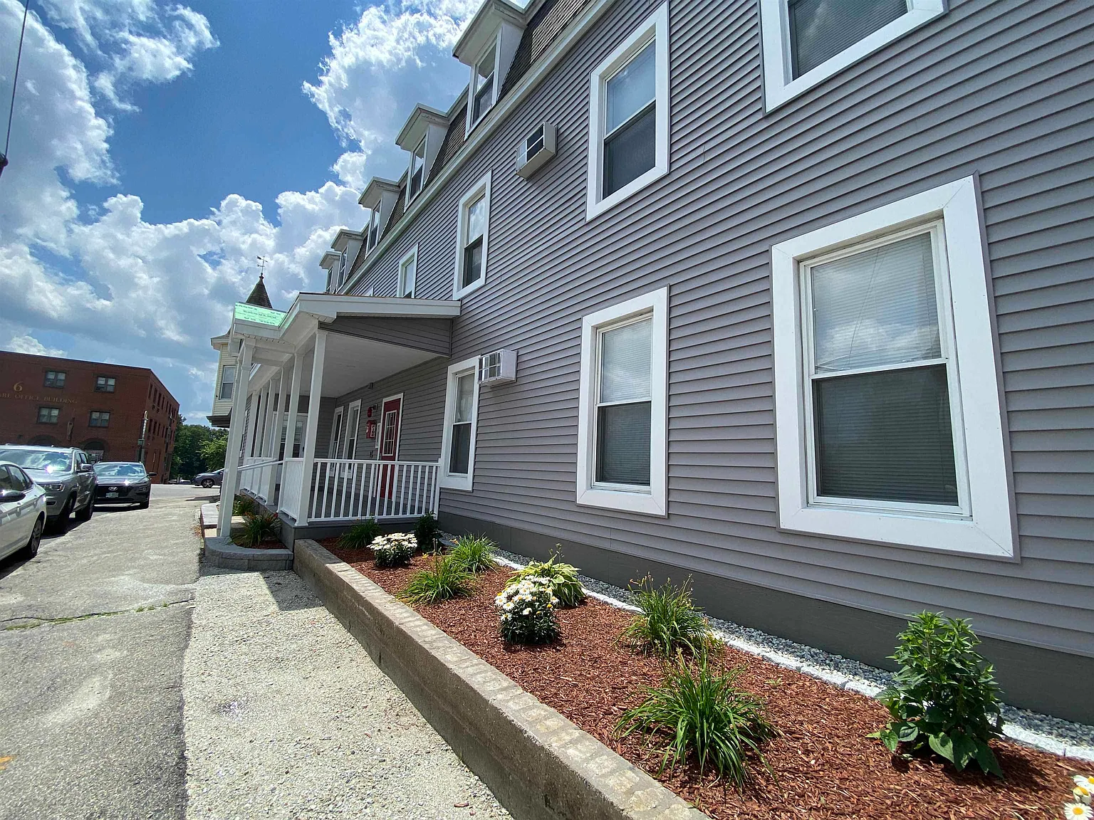 Studio, 1.0 bath, 336 sqft, $1,673 — Photo 2