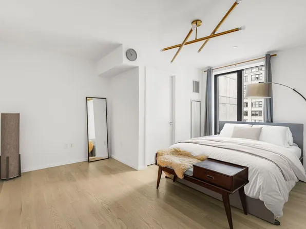 98 Front Street image 2 of 29