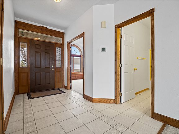 4th image of 203 NE Eaglewood Dr