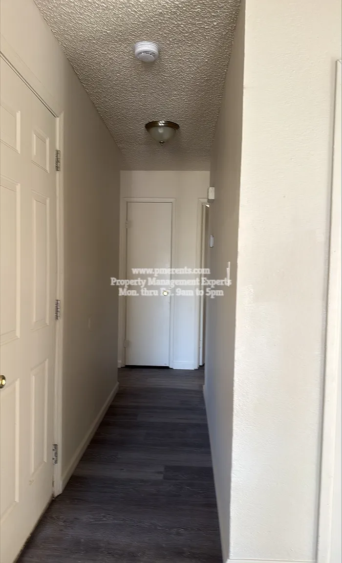 3 bed, 2.0 bath, 1100 sqft, $2,200 — Photo 2