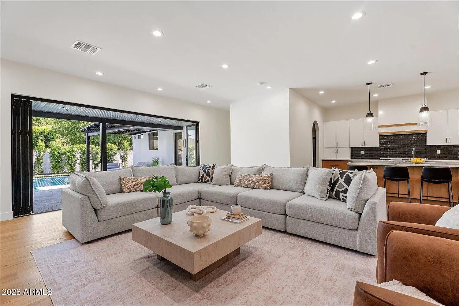 4 bed, 4.5 bath, 3350 sqft, $14,000 — Photo 4