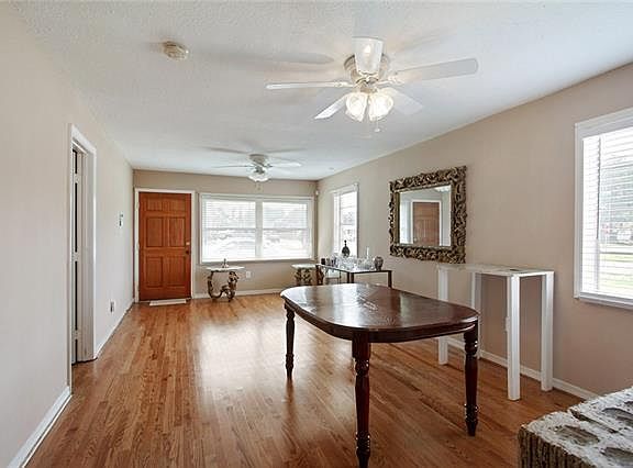 3rd image of 6129 Dorothea St