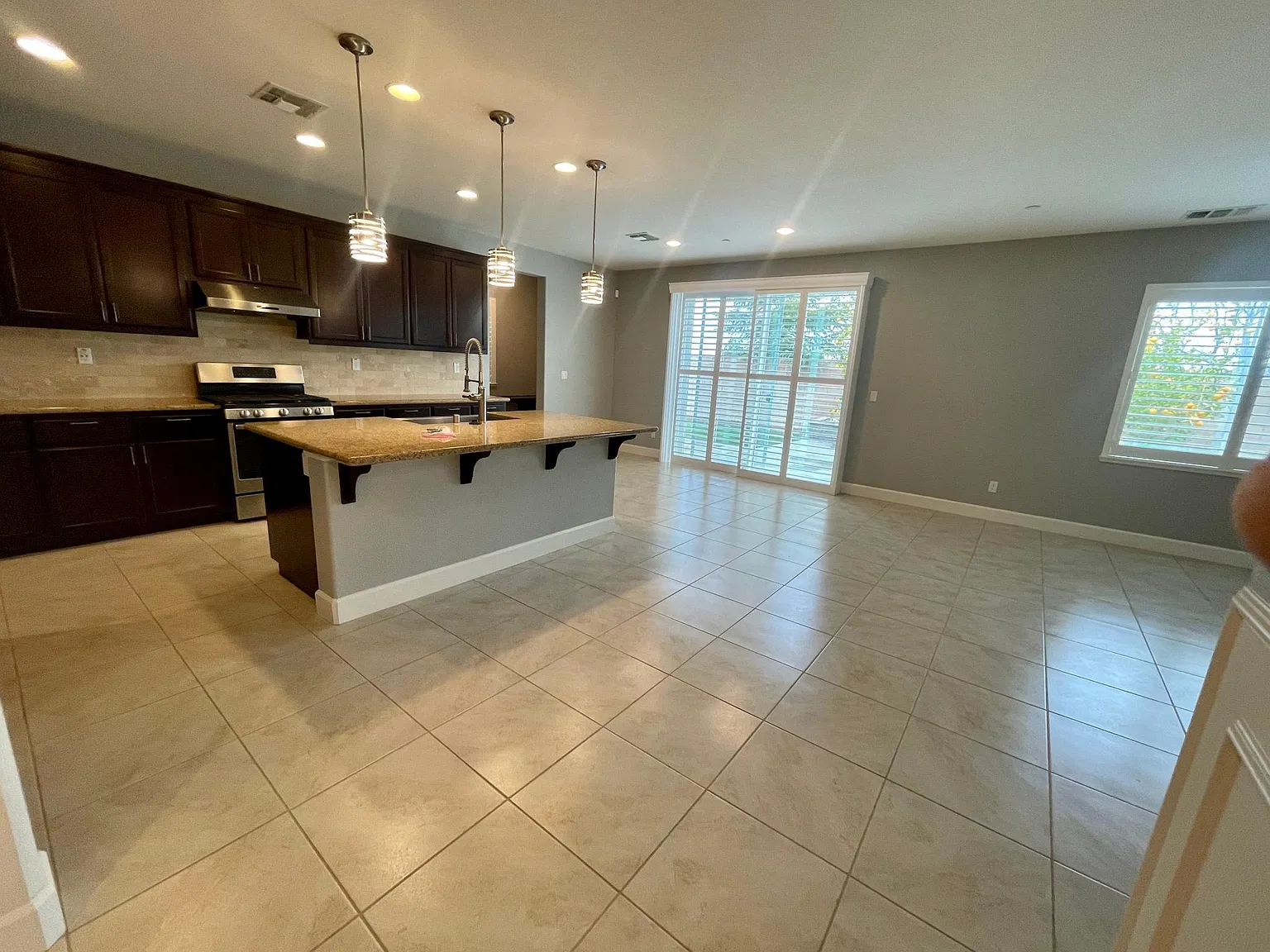 4 bed, 3.5 bath, 3084 sqft, $3,800 — Photo 3