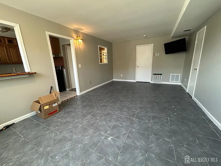 205 College Dr — Photo 10