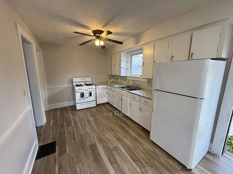 301 Roslyn Ave NW #303 — Photo 3