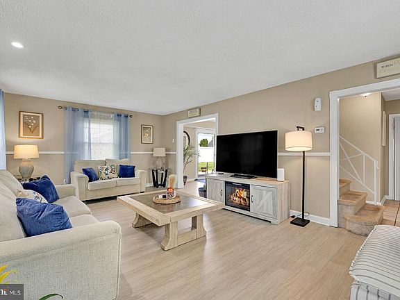 4th image of 2 Harrington Cir