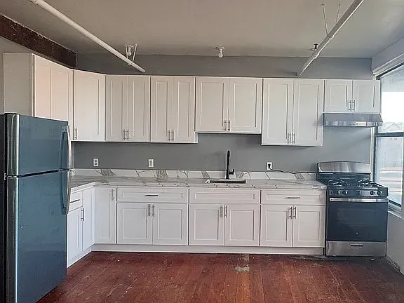 2889 Ford St — Photo 2