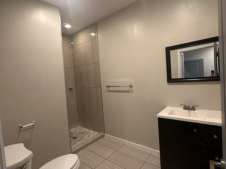 811 N Franklin St #302 — Photo 8