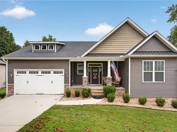 711 Barnes Rd, Seneca, SC 29672