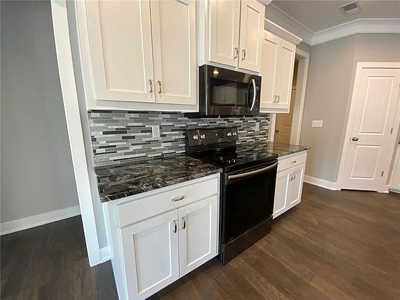4th image of 800 SE Sparrow Ct