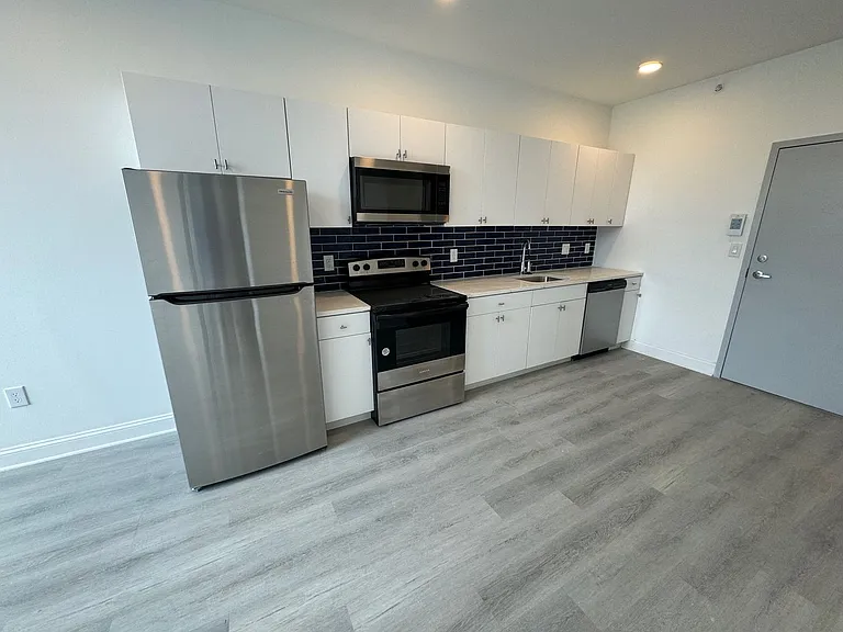 1600 West Hunting Park - Residential — Photo 7