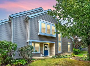 385 Wexford Ct, Carol Stream, IL 60188