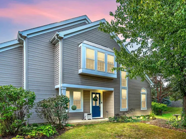 385 Wexford Ct, Carol Stream, IL 60188