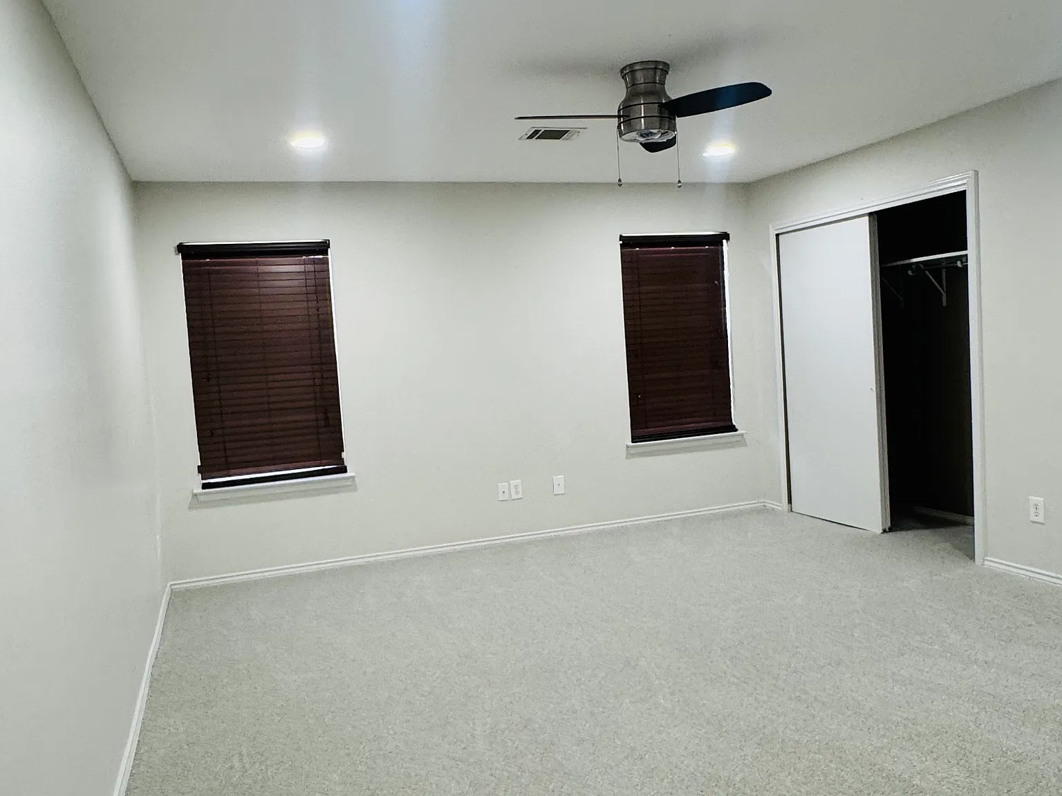 3 bed, 1444 sqft, $1,800 — Photo 3