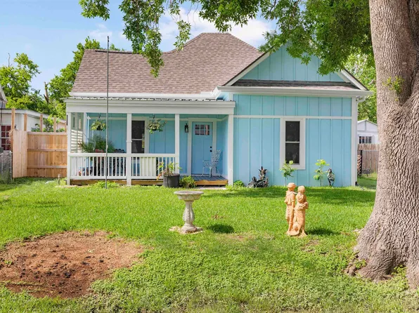 408 Morton Ave, Palacios, TX 77465