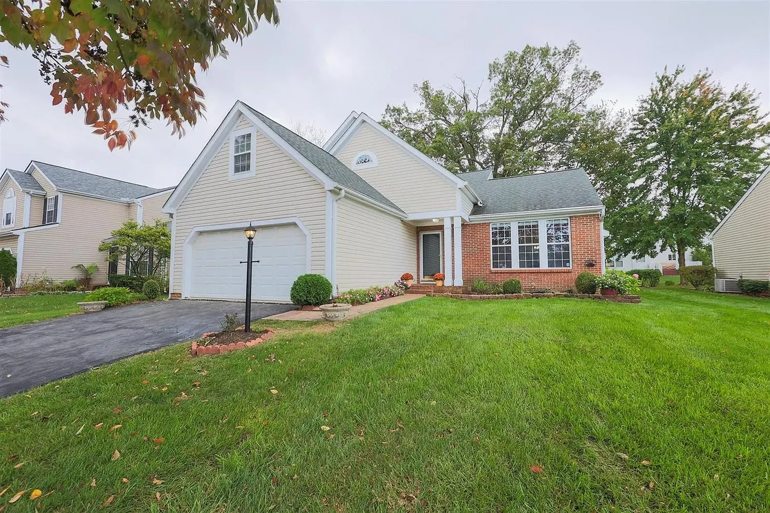 5839 Deerfield Village Dr — Photo 1
