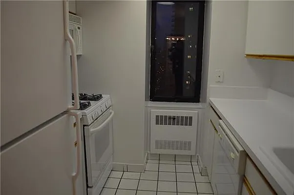 Rented by essential NEW YORK Real Estate | media 23