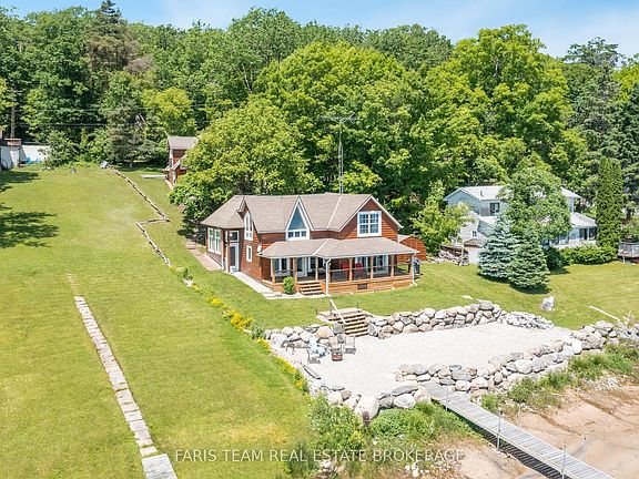4th image of 375 Champlain Rd