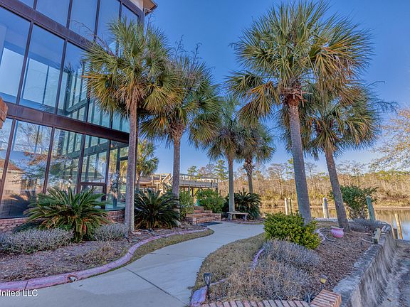 3rd image of 8230 Maunalani Pl