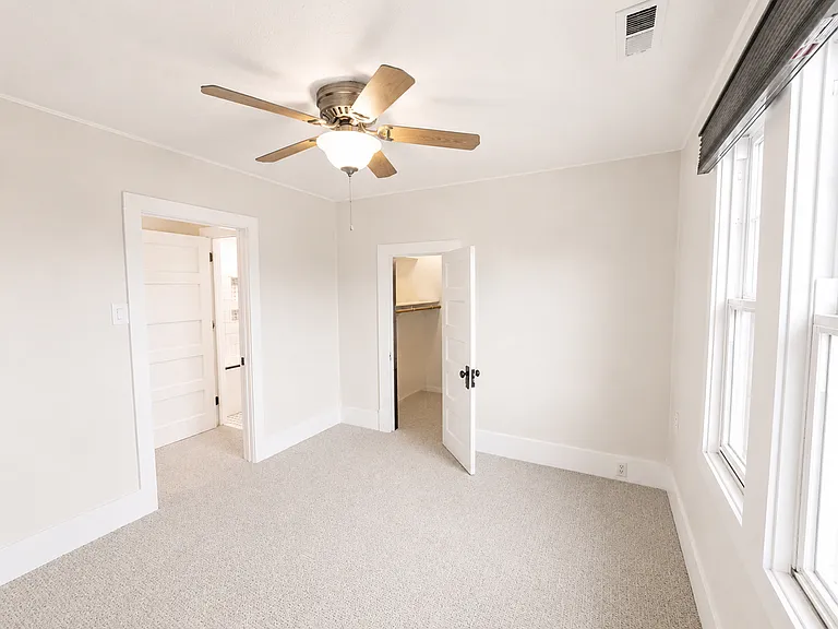 146 NW Jefferson Pl — Photo 30