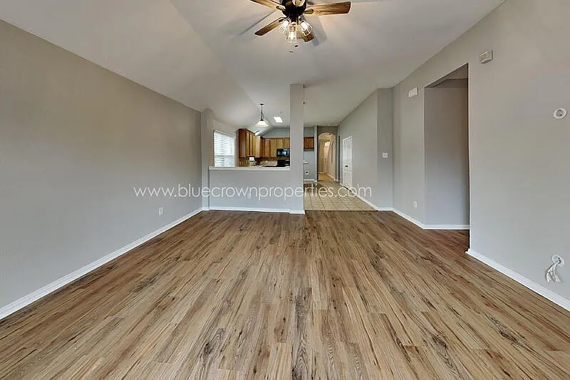 4 bed, 2.0 bath, 2110 sqft, $2,375 — Photo 4