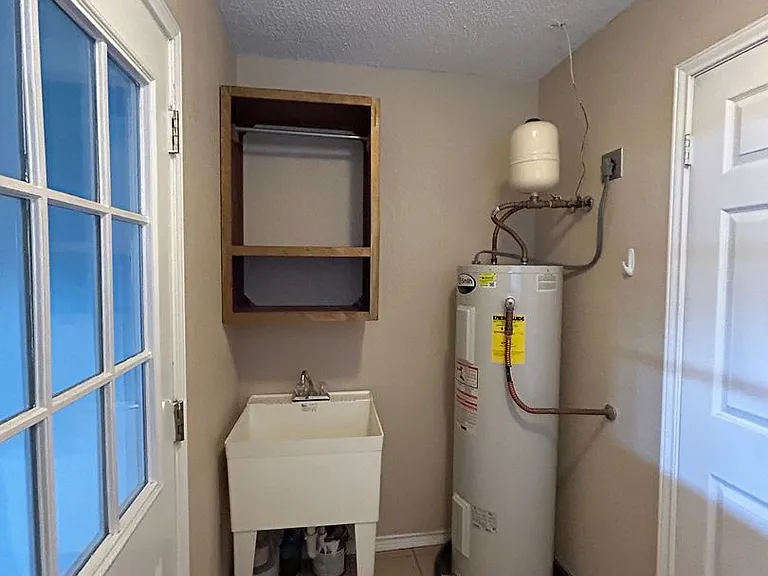 1642 W County Line Rd — Photo 14
