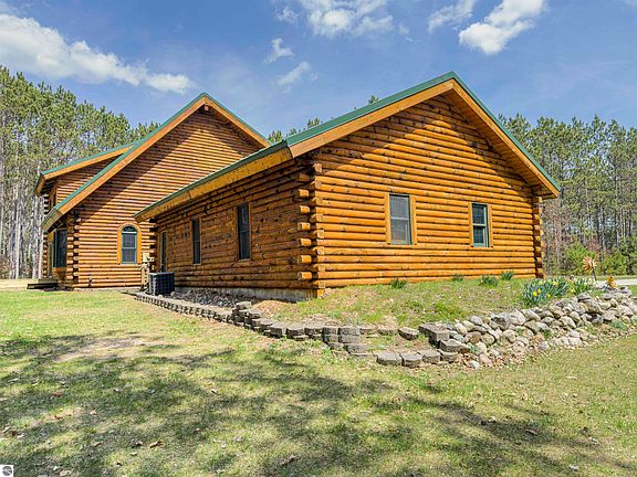 4th image of 753 N School Rd