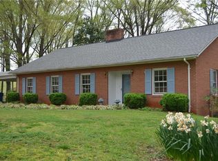 390 6th St NW, Taylorsville, NC 28681