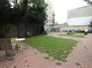 206 Meserole St #4A, Brooklyn, NY 11206