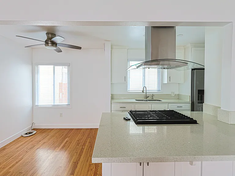 70 Roycroft Ave #B — Photo 12