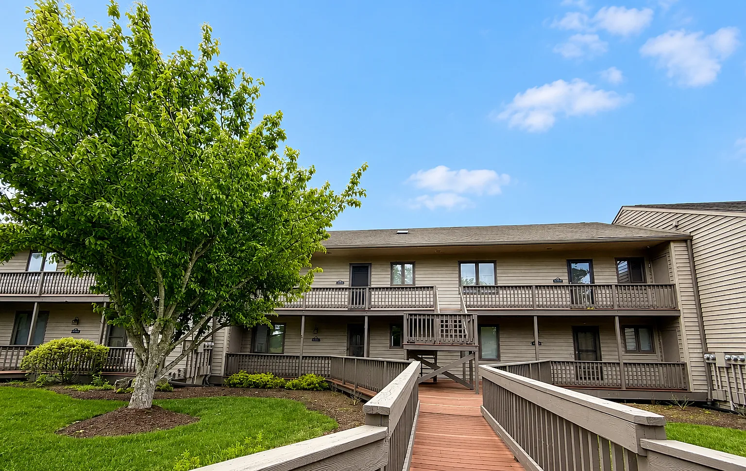 2 bed, 900 sqft, $1,800 — Photo 1