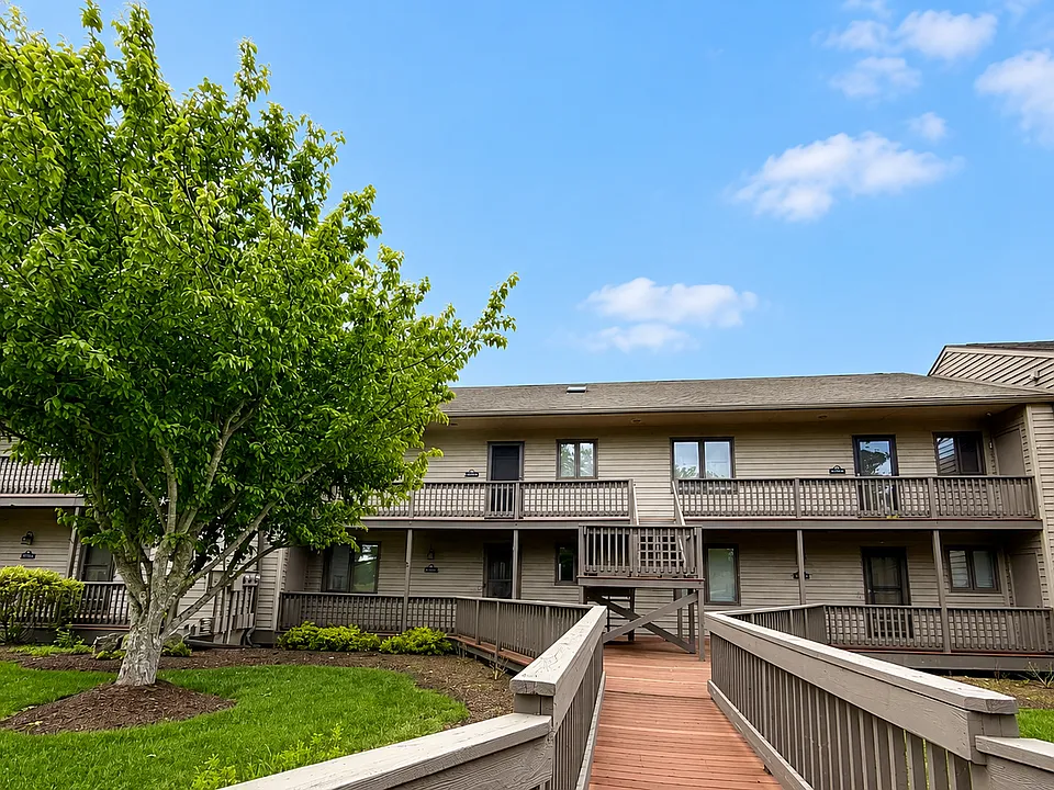 1942 E Waters Edge Dr #54