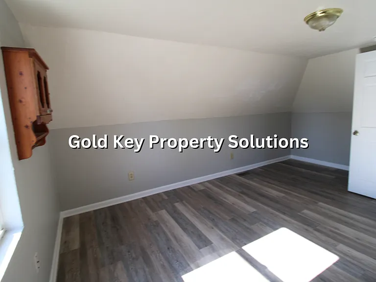 2419 Jackson St — Photo 16