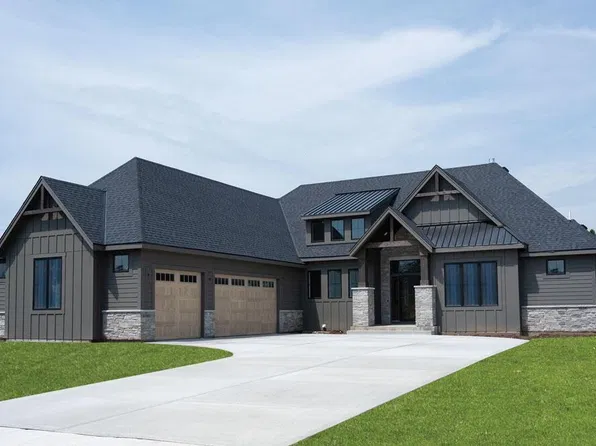 12825 N Blue Jay LANE, Mequon, WI 53097