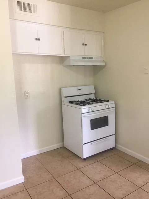 2 bed, 826 sqft, $1,950 — Photo 2