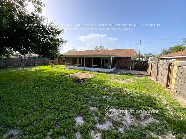 885 Rayston St — Photo 15