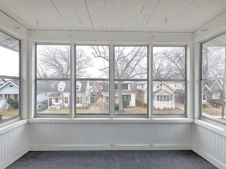 271 E Woodland St — Photo 36