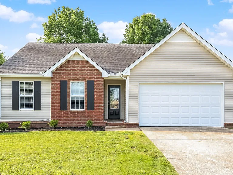 1195 Saint Andrews Dr — Photo 1