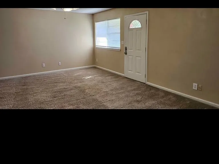 524 Warwick Dr — Photo 10