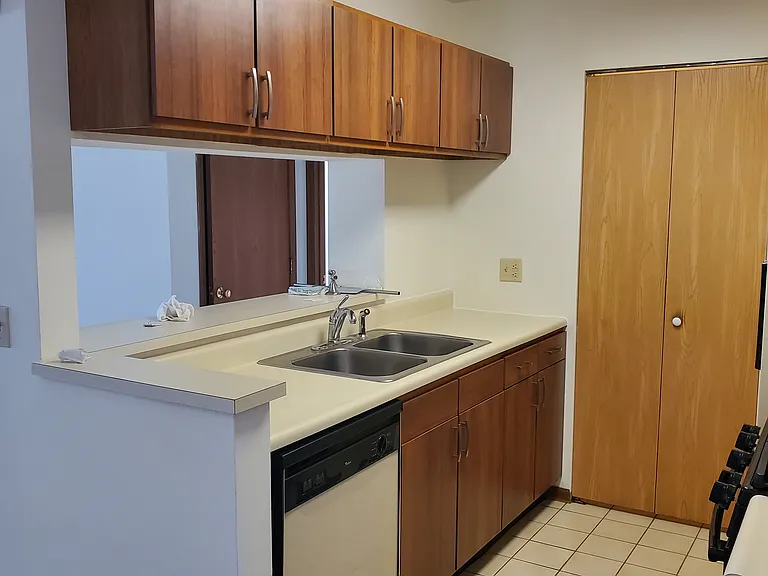 Westwind Village Apartments — Photo 3